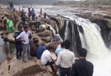 विश्व प्रसिद्ध भेड़ाघाट पर्यटन स्थल फिर गुलज़ार होने लगा